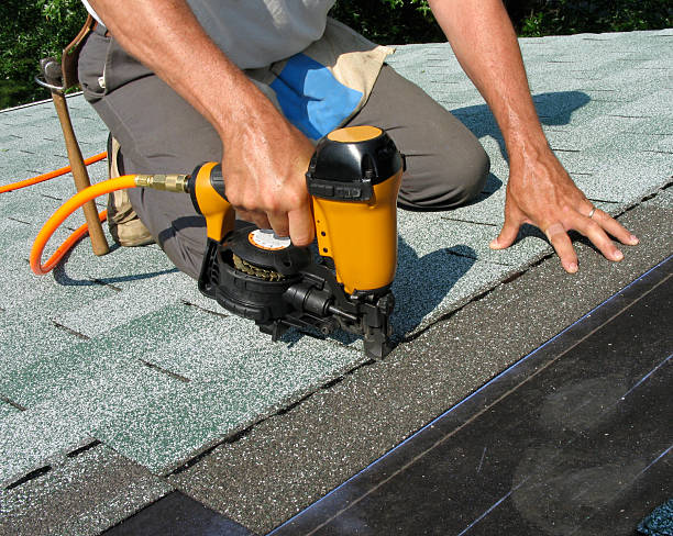 Roof Gutter Cleaning in Lyndonville, VT